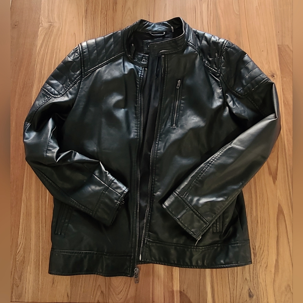 Black leather jacket (Size M)